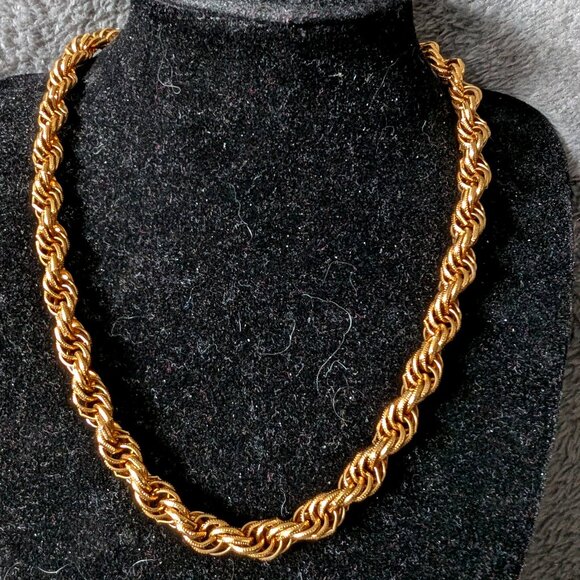 GOLD TONE 8" CHOKER IS CHAINS TWISTED TOGETHER #20 - Picture 1 of 2